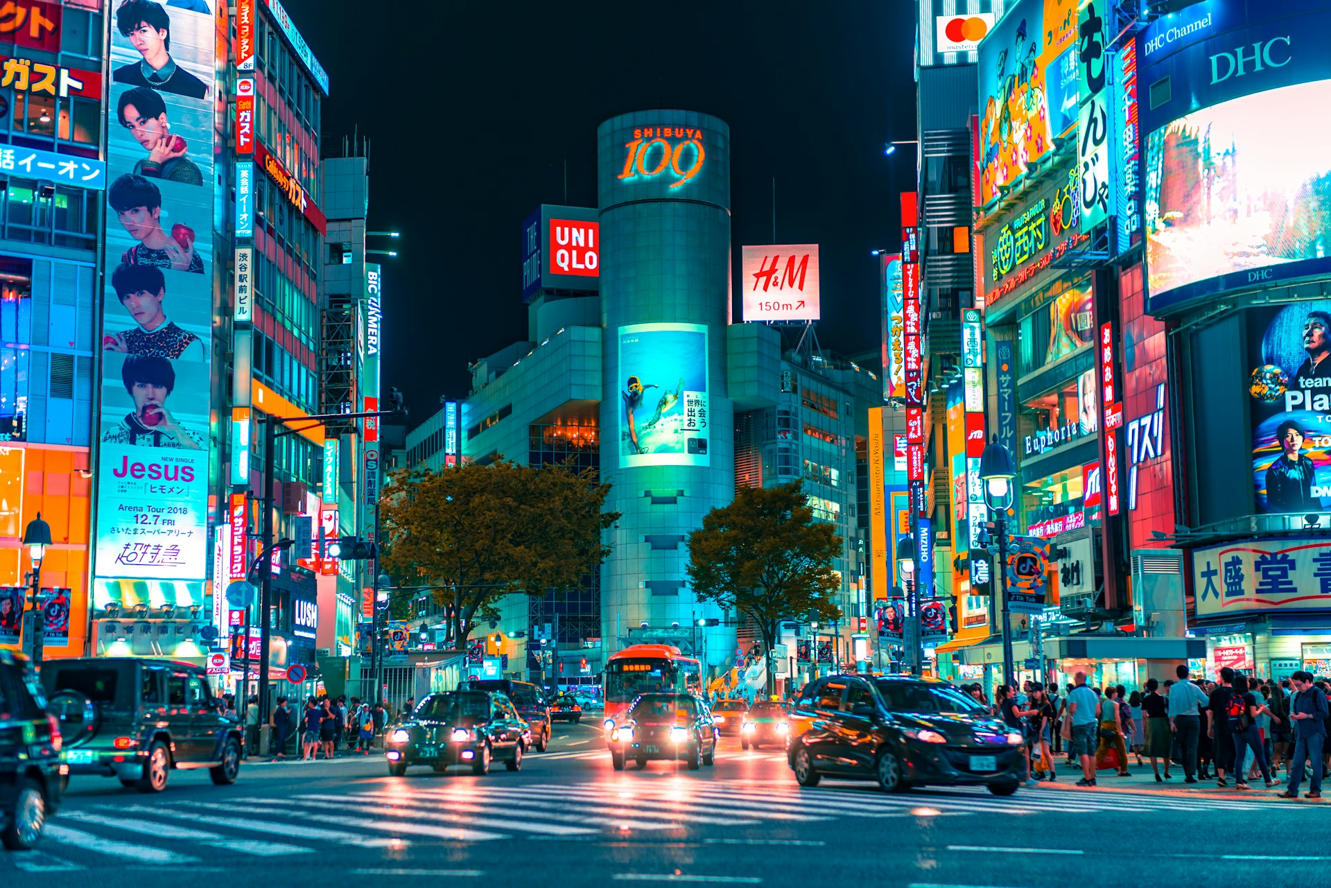 The big cities of Japan. Ancient traditions, modern innovation and cultural wealth.